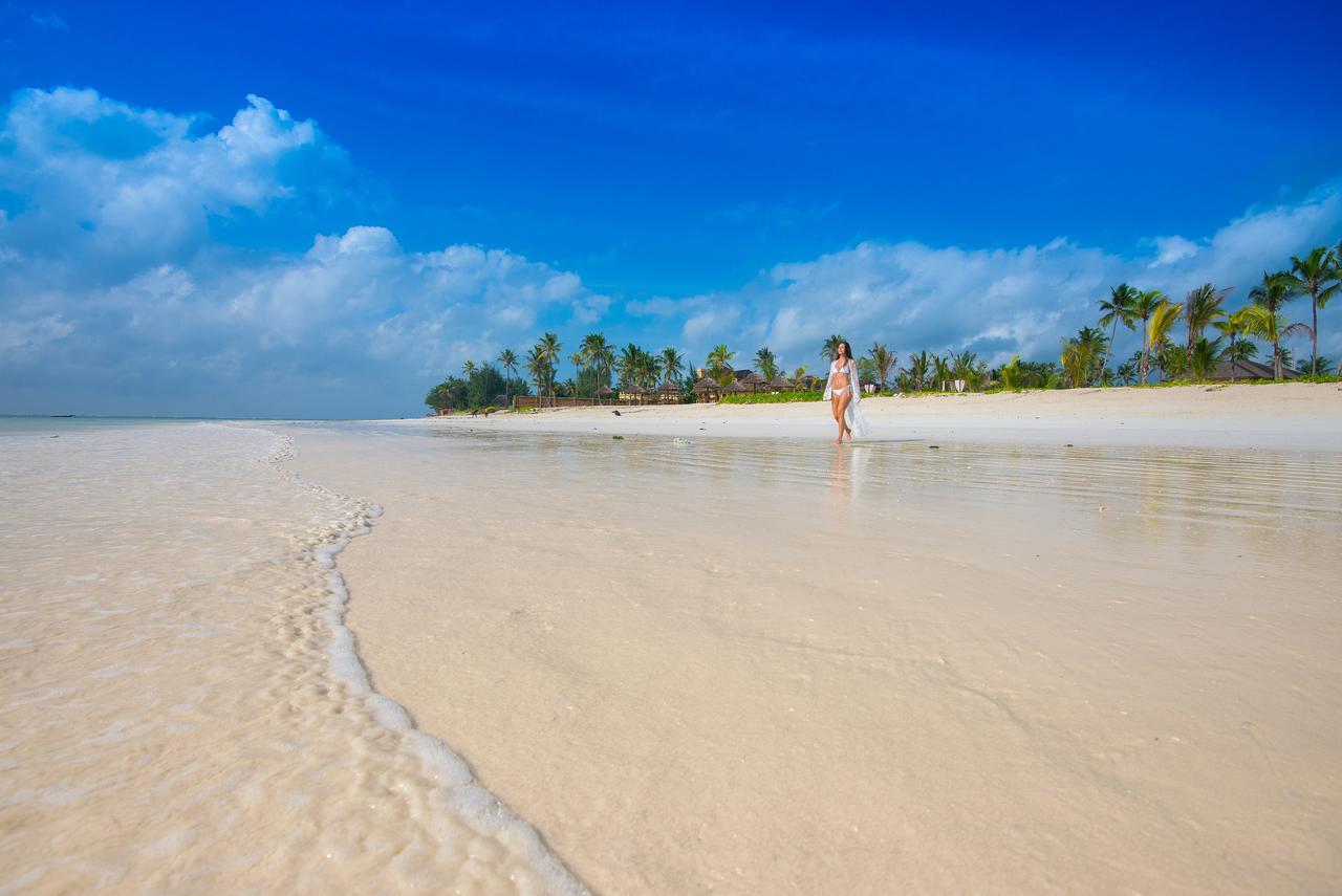 The Sands Beach Resort Bwejuu Bagian luar foto