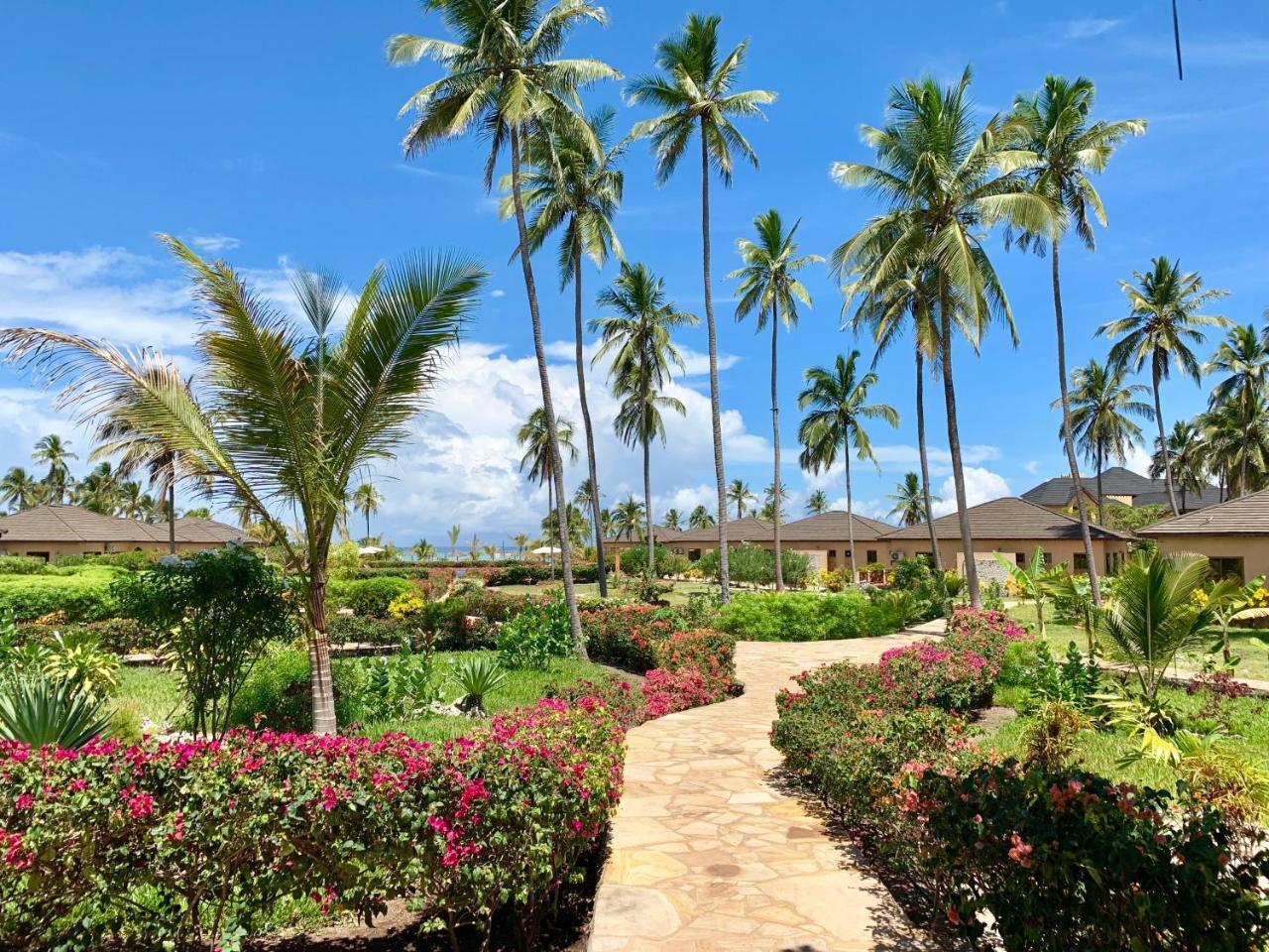 The Sands Beach Resort Bwejuu Bagian luar foto