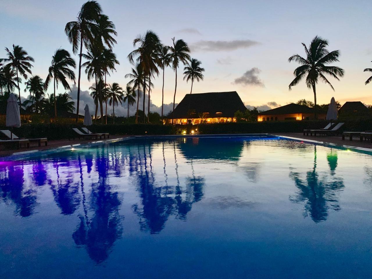 The Sands Beach Resort Bwejuu Bagian luar foto